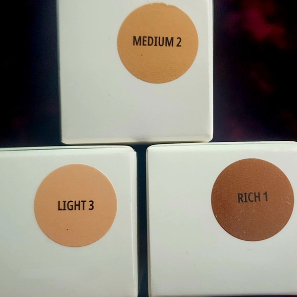 Mac cosmetics strobe dewy skin tint  color light3 - Picture 3 of 5